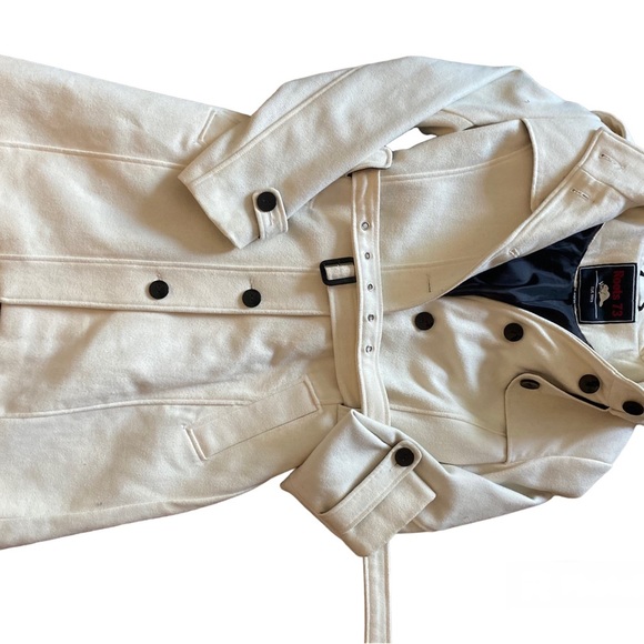 ROOTS WINTER COAT. - Picture 4 of 4